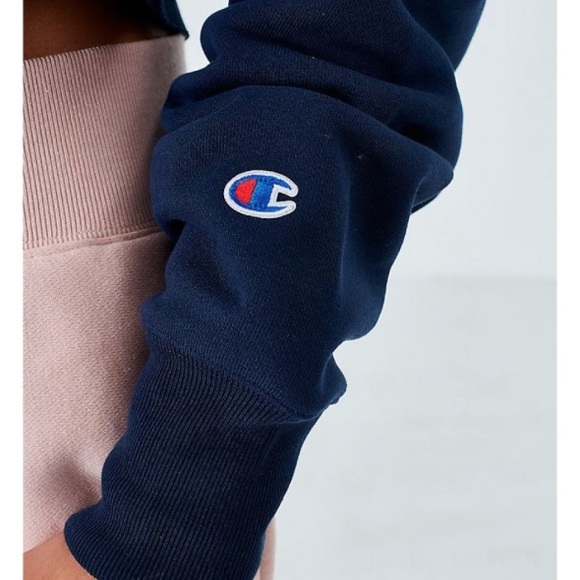 CHAMPION REVERSE WEAVE ARM SCRIPT CROP HOODIE - Picture 5 of 9